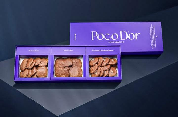 علبة PocoDor blue selection بتشكيلة شوكولاتة فاخرة وتصميم أزرق أنيق